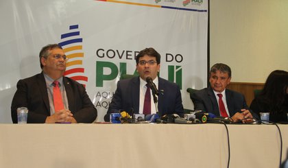 Ministro Flávio Dino entrega viaturas e anuncia R$ 88 milhões para segurança pública no Piauí. (Foto: Anna Paula Couto/ A10+)