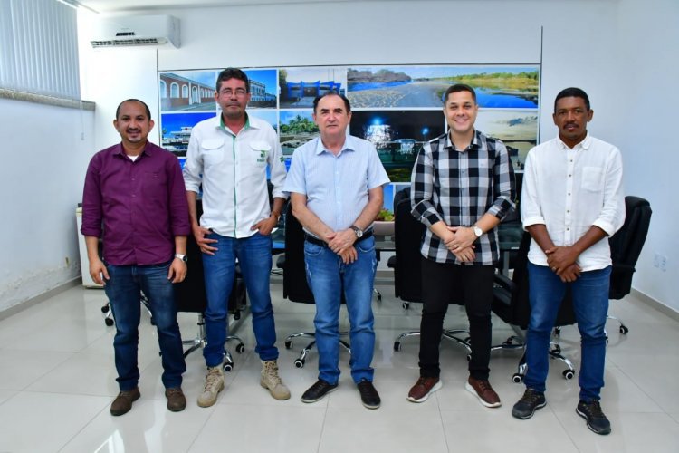 Prefeitura de Floriano acerta detalhes sobre obra de esgotamento sanitário.