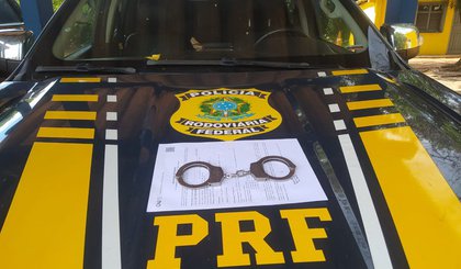 PRF em Picos (PI) cumpre mandado de prisão e prende foragido da justiça do Rio Grande do Norte. (Foto: PRF)