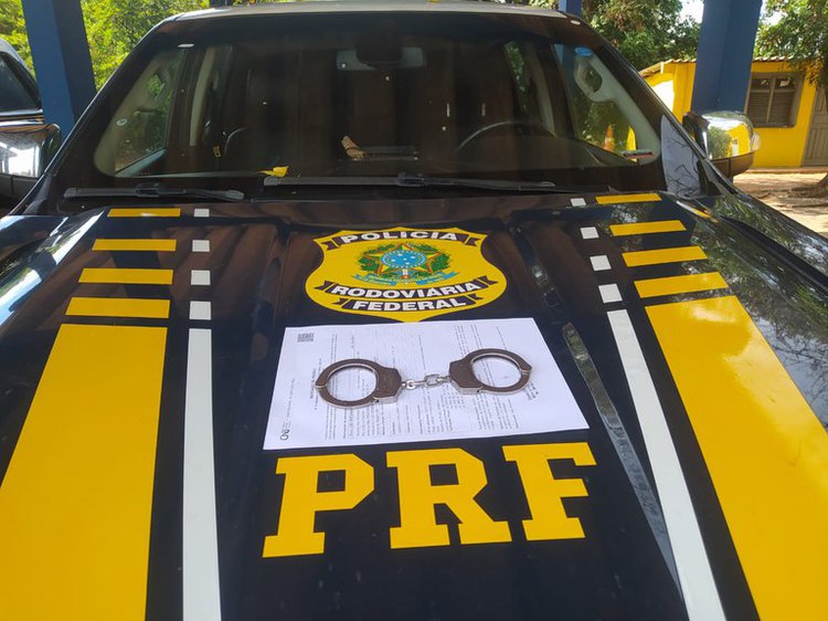 PRF em Picos (PI) cumpre mandado de prisão e prende foragido da justiça do Rio Grande do Norte.