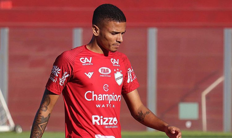 Romário, ex-Vila Nova, também recebeu do STJD uma multa de R$ 25 mil.