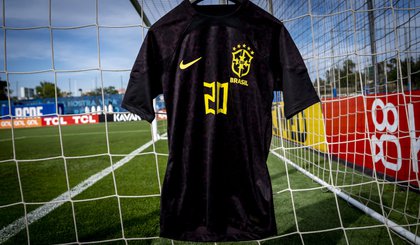 Camisa preta da Seleção Brasileira faz parte de ação da CBF contra o racismo. (Foto: Joilson Marconne/CBF)