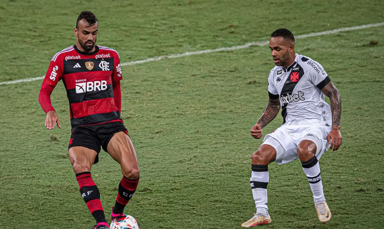 Em momentos opostos, Vasco e Fla disputam clássico pelo Brasileiro.