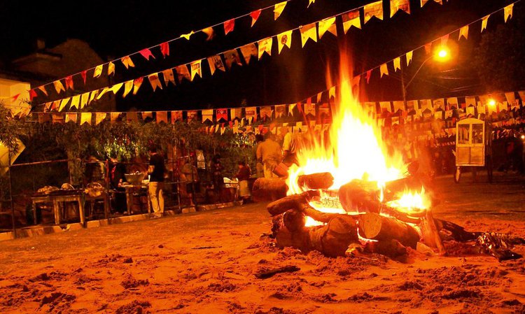 Em tempo de festas juninas, campanha alerta sobre risco de queimaduras.