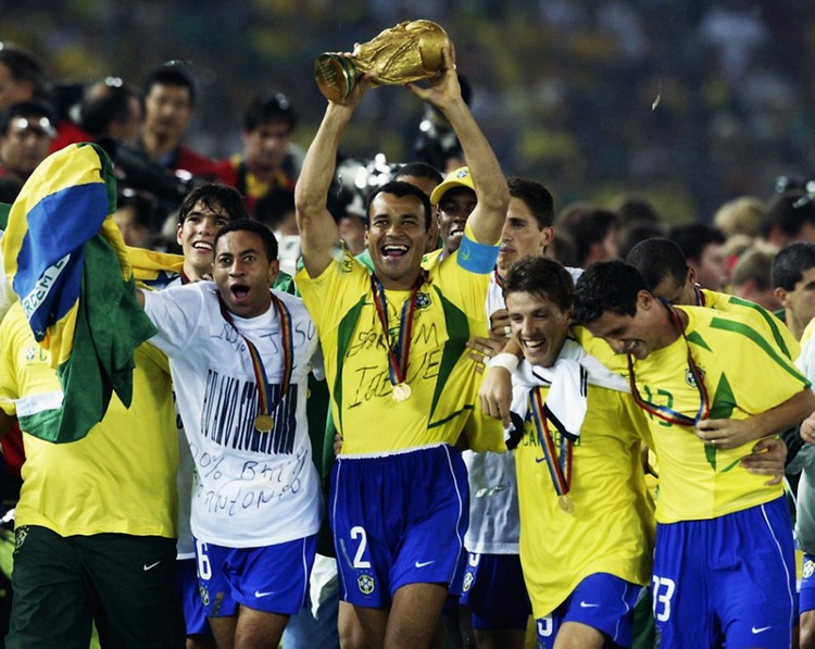 Há 21 anos, o Brasil conquistava o pentacampeonato Mundial contra a Alemanha.