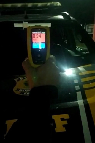 Homem é preso pela PRF em Floriano (PI) por embriaguez ao volante.