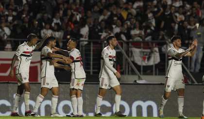 Jogadores do São Paulo comemoram classificação às quartas da Copa Betano do Brasil. (Foto: Rubens Chiri / São Paulo FC)