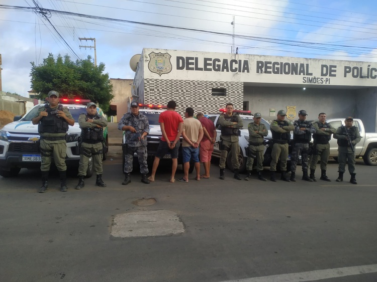 Membros de quadrilha interestadual especializada em roubos de carga foram presos.