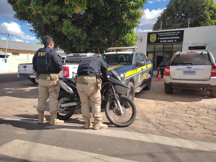 Operação Corpus Christi: PRF prende indivíduos envolvidos em crimes de receptação e adulteração de veículos em diferentes pontos do Piauí.