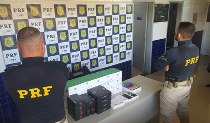 PRF apreende carga ilegal de produtos eletrônicos avaliada em R$ 32 mil reais. (Foto: Divulgação/PRF)