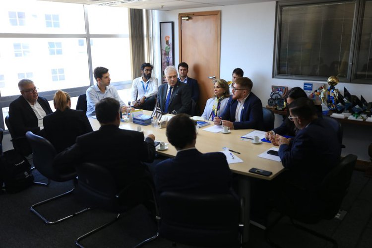 Rafael Picciani, secretário estadual de Esportes e Lazer do Rio de Janeiro, recebeu os representantes da CONMEBOL e CBF.