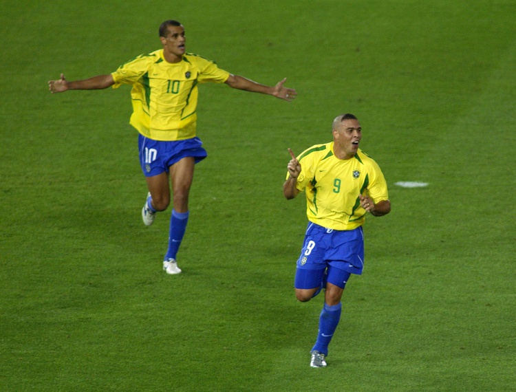 Ronaldo comemora gol na final da Copa do Mundo contra a Alemanha.