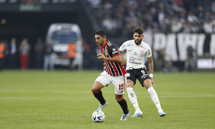 Corinthians e São Paulo iniciam luta por vaga na final da Copa do Brasil.