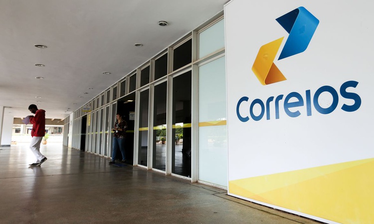 Correios vão vender seguros nas agências em 2024.
