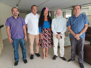 Da esquerda para a direita: Vereador Marconi Alysom; Vereador Ancelmo Jorge; Profa. Elineusa Ramos, Secretária de Cultura do Município; Prof. Jorge Tinoco, arquiteto; Prof. Antônio Reis, Prefeito de Floriano.