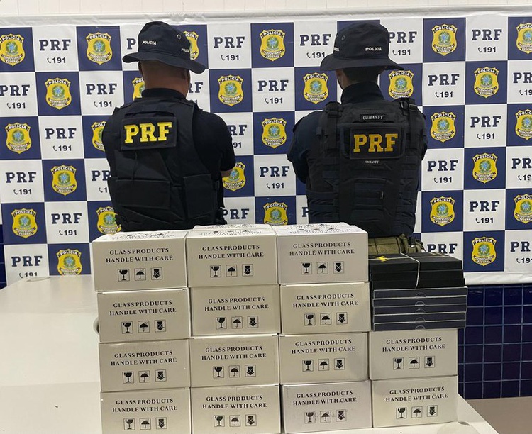 Em Floriano, PRF apreende 437 equipamentos eletrônicos sem nota fiscal.