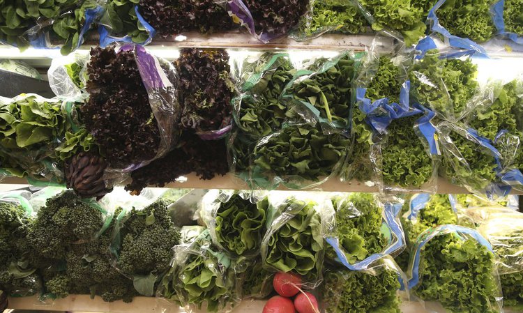 Frio influencia preços de frutas e hortaliças no atacado.