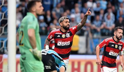 Gabigol comemora o primeiro gol do Flamengo contra o Grêmio. (Foto: Reprodução/EDU ANDRADE/FATOPRESS/ESTADÃO CONTEÚDO)