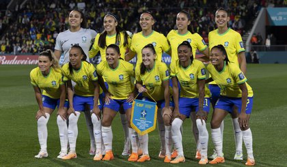 Letícia Izidoro; Antonia (Bruninha), Lauren, Rafaelle e Thamires; Luana (Duda Sampaio), Kerolin, Adriana e Ary Borges (Marta); Debinha (Geyse) e Bia Zaneratto (Gabi Nunes). (Foto: Reprodução/CBF/Thais Magalhães)