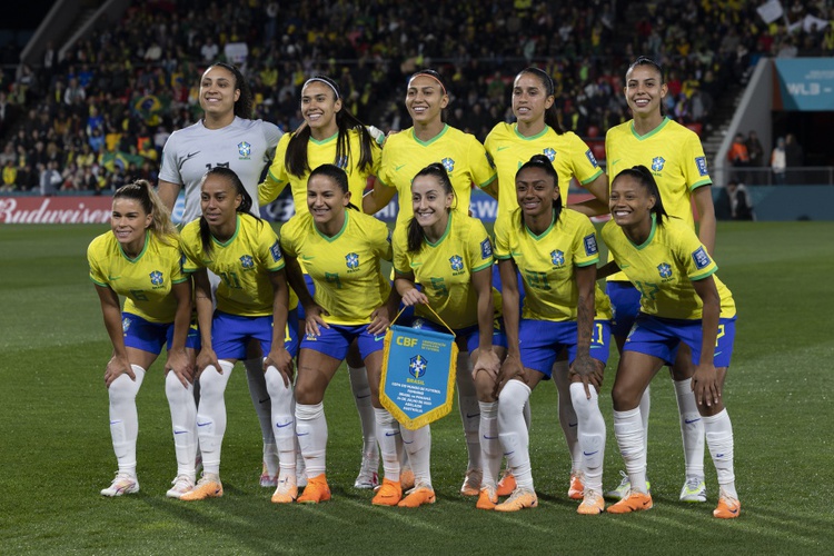 Letícia Izidoro; Antonia (Bruninha), Lauren, Rafaelle e Thamires; Luana (Duda Sampaio), Kerolin, Adriana e Ary Borges (Marta); Debinha (Geyse) e Bia Zaneratto (Gabi Nunes).