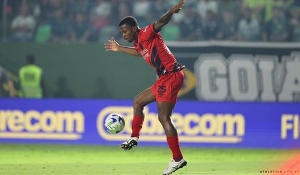 Goiás arranca empate com o Athletico-PR na Serrinha. (Foto: Reprodução/Gustavo Oliveira/athletico.com.br)