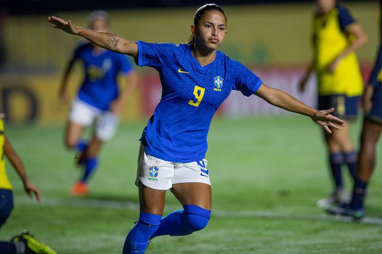 Atleta do Kansas City e atacante da seleção brasileira.