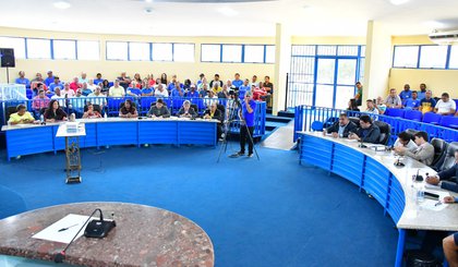 Audiência pública na Câmara Municipal discute a concessão dos serviços de água e esgoto em Floriano. (Foto: Divulgação/Câmara Municipal de Floriano)