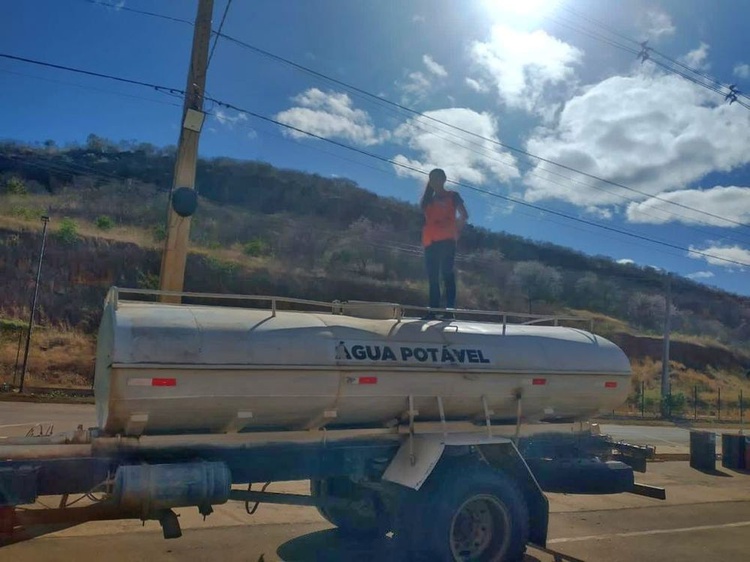 carro-pipa, água