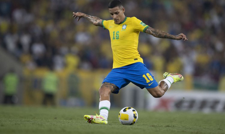 Guilherme Arana é convocado para defender o Brasil nas Eliminatórias.
