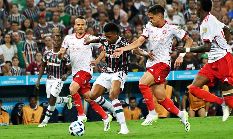 Mesmo com um a menos, Flu arranca empate com o Inter na Libertadores.