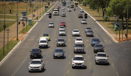 trânsito carros avenida (Foto: Joédson Alves/Agencia Brasil)