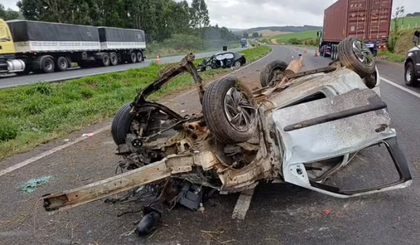 Acidente causou a morte de duas mulheres. (Foto: Divulgação/PRF)