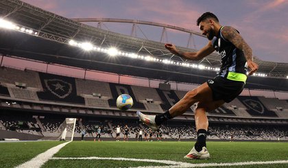 Alex Telles em treino do Botafogo (Foto: Vítor Silva/Botafogo) Alex Telles em treino do Botafogo (Foto: Vítor Silva/Botafogo)