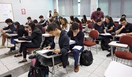 Alunos do colégio Galois dias antes da prova do Enem 2024 (Foto: José Cruz / Agência Brasil) Alunos do colégio Galois dias antes da prova do Enem 2024 (Foto: José Cruz / Agência Brasil)