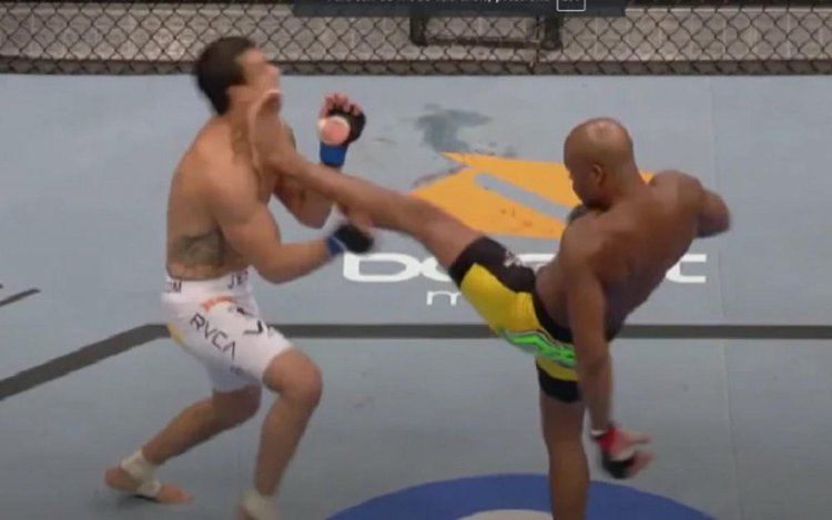 Anderson Silva e Vitor Belfort fizeram um dos combates mais famosos da história do MMA