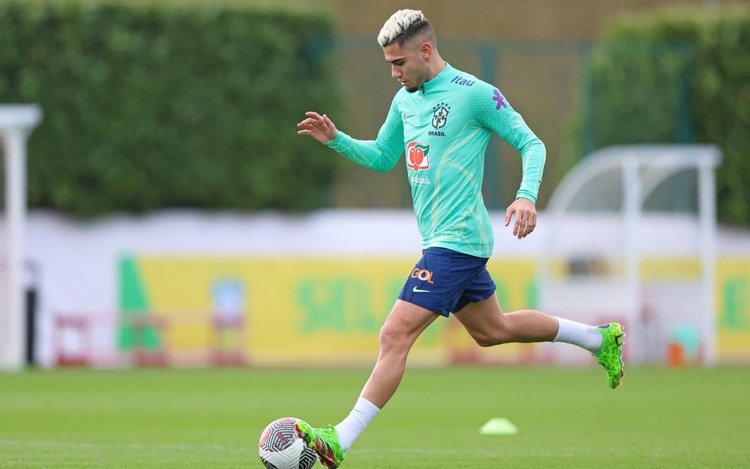 Andreas Pereira durante treino da Seleção