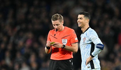 Arbitragem do duelo entre Escocia e Portugal, pela Liga das Nacoes da Uefa, deixou CR7 na bronca (Foto: Andy Buchanan / AFP) Arbitragem do duelo entre Escocia e Portugal, pela Liga das Nacoes da Uefa, deixou CR7 na bronca (Foto: Andy Buchanan / AFP)