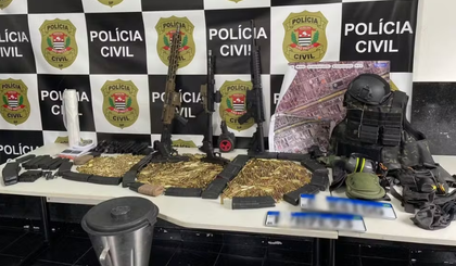 Armas foram encontradas durante operação em Praia Grande (SP). (Foto: Divulgação/SSP) Armas foram encontradas durante operação em Praia Grande (SP). (Foto: Divulgação/SSP)
