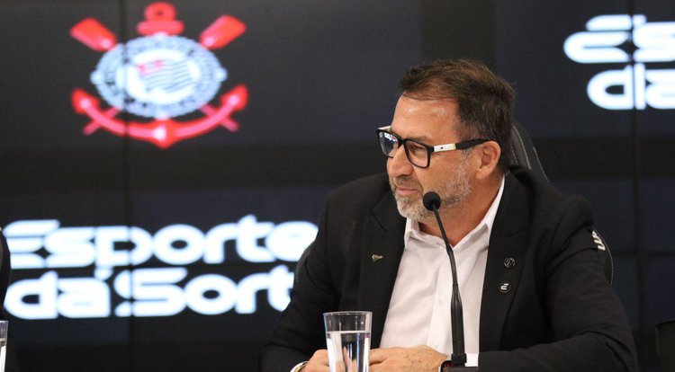 Augusto Melo durante coletiva de imprensa do patrocinador Esportes da Sorte