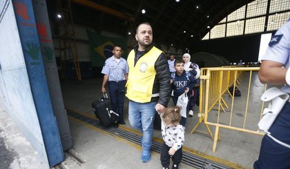 Brasileiros que estavam no Líbano (Foto: Paulo Pinto/Agência Brasil) Brasileiros que estavam no Líbano (Foto: Paulo Pinto/Agência Brasil)