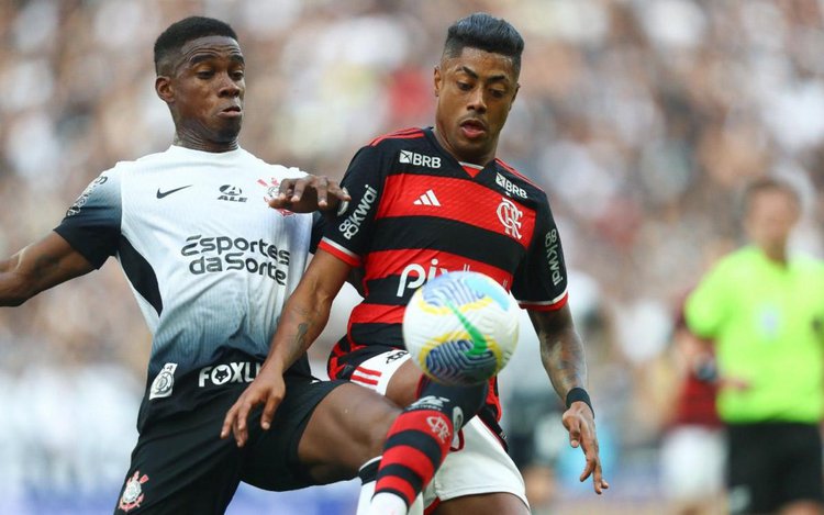 Bruno Henrique em ação na derrota do Flamengo para o Corinthians