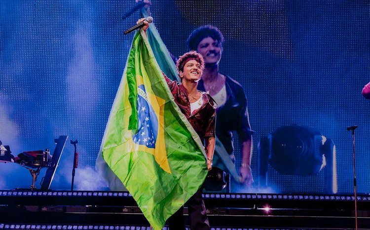 Bruno Mars durante show em São Paulo, em outubro de 2024