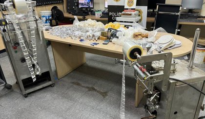 Centro de distribuição de crack que funcionava em uma casa foi desativado pela Polícia Civil (Foto: Secretaria de Segurança Pública SP)