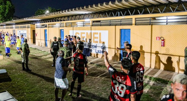 Confusao em saida de campo em Flamengo-PI x Comercial-PI