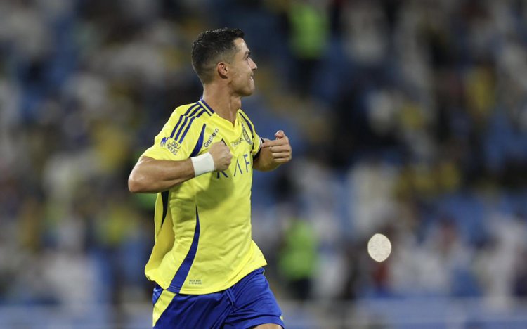Cristiano Ronaldo celebra gol marcado em vitória do Al-Nassr