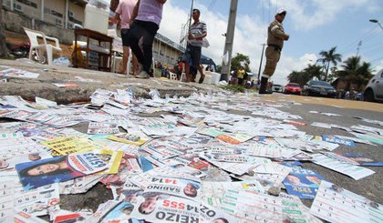 Distribuicao de santinhos e proibida no dia da eleicao (Foto: Arquivo / Fotos Publicas) Distribuicao de santinhos e proibida no dia da eleicao (Foto: Arquivo / Fotos Publicas)
