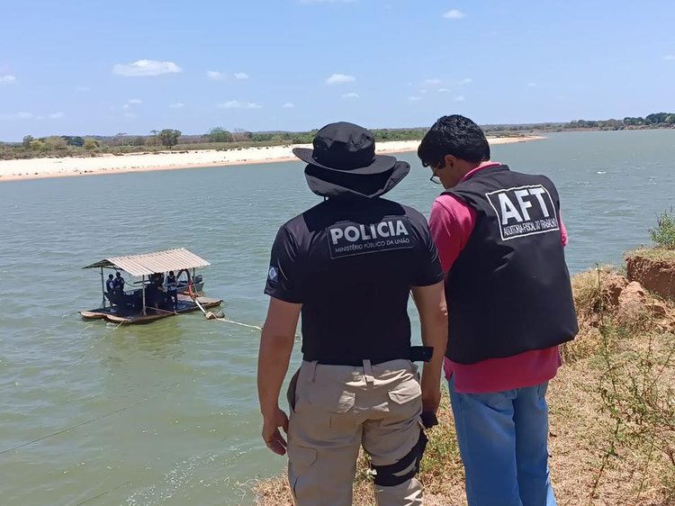 Draga é interditada após fiscalização flagrar mergulhador usando cano de ar comprimido na boca, no Piauí