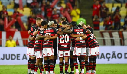 Elenco do Flamengo reunido no gramado do Maracanã (Foto: Marcelo Cortes / Flamengo) Elenco do Flamengo reunido no gramado do Maracanã (Foto: Marcelo Cortes / Flamengo)
