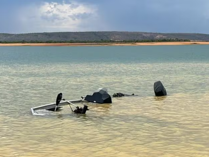 Embarcação afundou depois que tempestade atingiu represa.