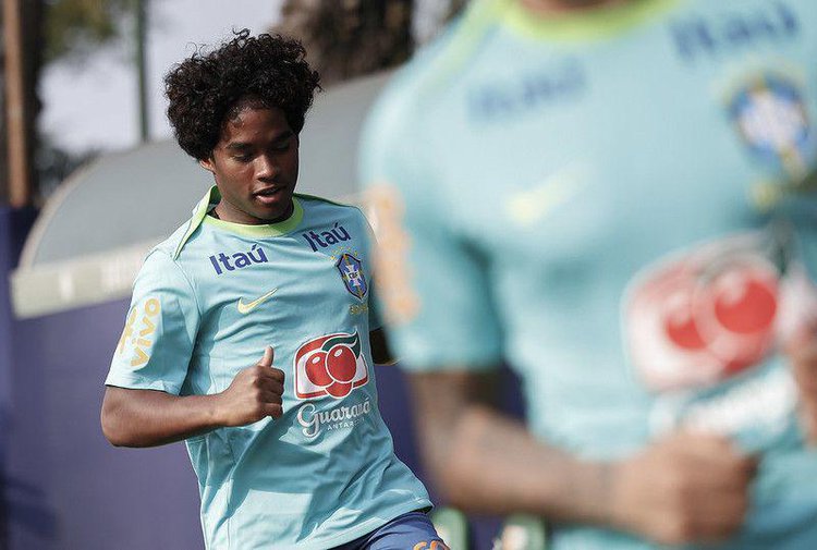 Endrick treina na Academia do Palmeiras